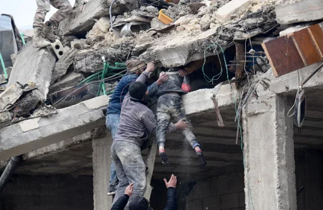 “Temperaturat ishin të ulëta dhe tërmetet vazhdonin'”, vullnetarët shqiptarë rrëfejnë përjetimet në Turqi