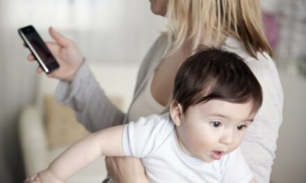 Përdorimi i celularit para fëmijëve tuaj po lëndon ndjenjat