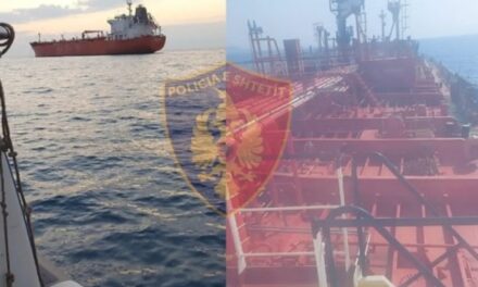 Bllokohet anija me 22 mijë e 500 tonë naftë, dyshohet se është marrë nga Rusia