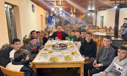 I luten Allahut të pranojë agjërimin e fëmijëve, por harrojnë se ligji i ndëshkon