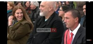 “ Dhurata e Perëndisë” për Golikun e “Grupit të Bëncës” dhe kënga për Edi Ramën 1 333219985 710225737554306 6867757874572585960 n