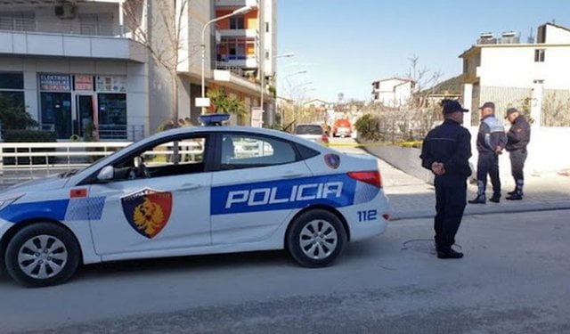 41-vjeçari në Tiranë nxjerr kallashnikovin dhe kërcënon me vrasje të afërmit e tij