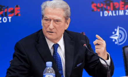 Sali Berisha përdhos festën e bektashinjve: O Allah, Sulltan Novruzi tjetër të na gjejë pa Sulltan Surrelin