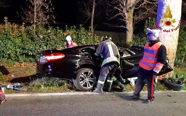 Aksidenti ku humbi jetën 19-vjeçarja shqiptare, shkak “loja” e shoferëve me parakalime?