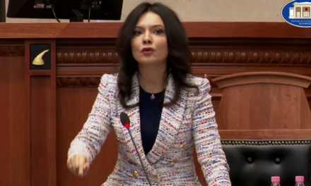 Arrestimi i nënës lehonë, Spiropali thirrje gjykatësit: Liroje menjëherë, të shkojë pranë fëmijës