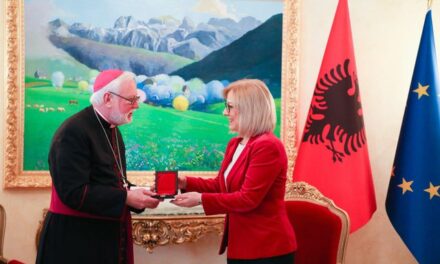 Vatikani një hap pranë njohjes së Kosovës, pas marrëveshjes së Ohrit.