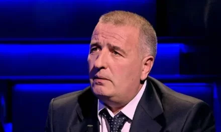 Për fanatikët e Saliut, ai është kolerë për PD-në dhe e çon atë drejt vdekjes