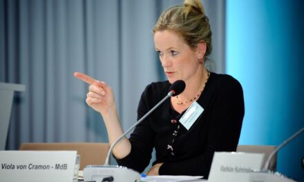 Von Cramon: Kosova dhe Serbia, të dyja fajtore për vonesën e negociatave! Vuçiç duhet ta kuptojë se e ardhmja e Serbisë nuk do të jetë në Rusi