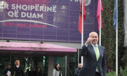 “Miq dhe aleatë”: Ministri i Jashtëm britanik takon kryeminsitrin Rama