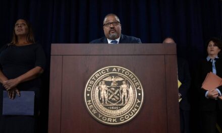 Prokurori i Manhatanit: Loja e Donald Trump, me lajmin për arrestimin e tij