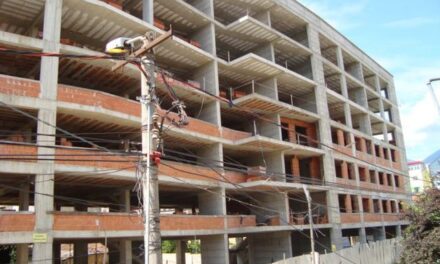 Çudit urbanisti: 23-vjeçari nga Korça që ka 88 apartamente në Tiranë