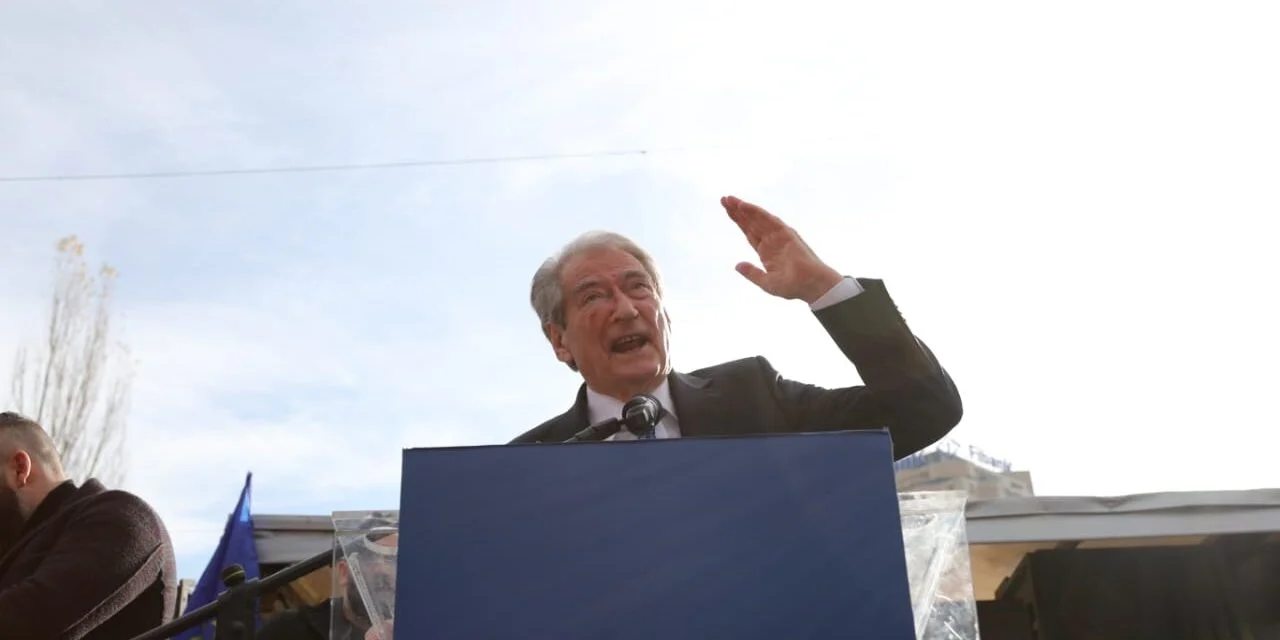 I PAKONKURUESHËM  NË ULËRITJE E SHARJE ME “LIBËR SHTËPIE” TË KUNDËRSHTARËVE