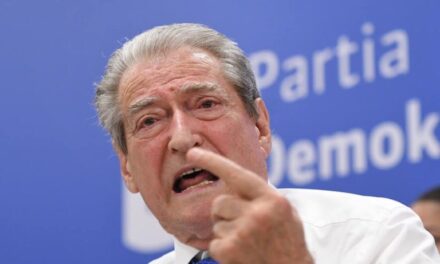 Alibeaj tërbon plakun “non grata”