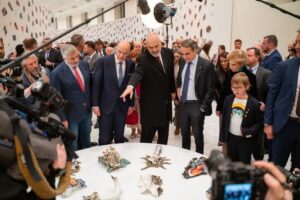 Pas suksesit me pikturat në Athinë, kryeministri Rama në Angli për takim me “çunat e Londrës” 3 WhatsApp Image 2023 03 21 at 10.41.28 898x600 1