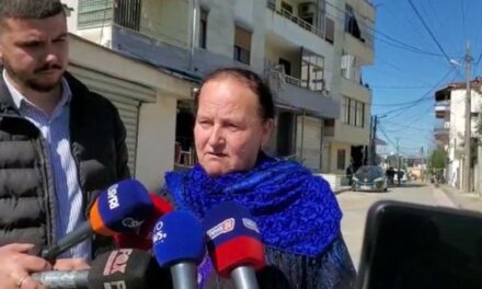 “Bënte tri punë, ishte e sëmurë”/ U qëllua për vdekje nga atentatorët, flasin të tronditur fqinjët e Mimoza Pajës