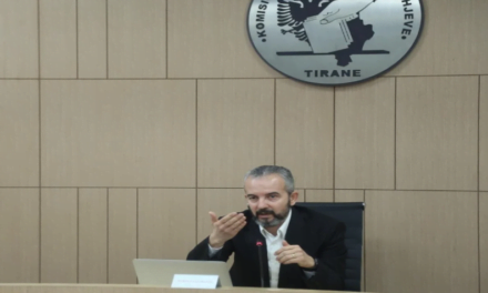 PD nuk regjistrohet, Celibashi: Të drejtën e ka Basha! Dokumentacioni ka mangësi, 48 orë kohë për ta plotësuar