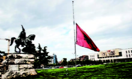 Sot ditë zie kombëtare / Flamuri ulet në gjysëmshtizë,