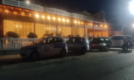 Durrës/ Të shtëna me armë zjarri! Godet në tokë me kallashnikov, largohet nga vendngjarja 30-vjeçari