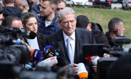 Ish-deputeti i PD, thirrje demokratëve: Mos jini fanatikë të Berishës, ai është një kolerë që po zhduk PD-në