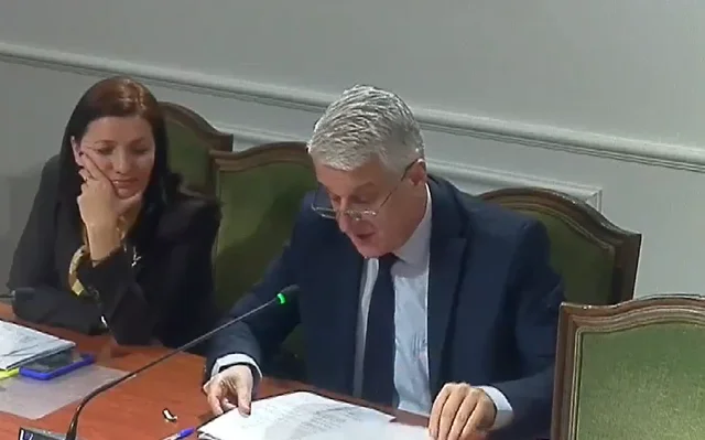 Ndryshimet ligjore të AMA-s, Majko ironizon podcastet e Ramës dhe Berishës: Po këta i rregullon ky ligji?