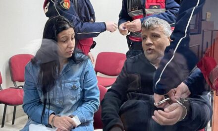 Tentuan të trafikonin 118 kg kanabis drejt Greqisë me rulot, rumunët dalin para gjykatës: Më nxirrni bukur në kamera