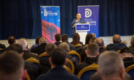 Roland Bejko: 43% e demokratëve e refuzojnë politikën e Sali-Metës