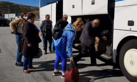 Grekët ngrenë alarmin: Kanë ikur shqiptarët, do na kalben pjeshkat në pemë