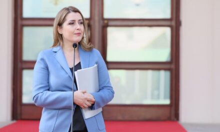 Miratohet vendimi për rritjen e pagave për mjekët dhe infermierët, Manastirliu: Përfitojnë 22 mijë profesionistë