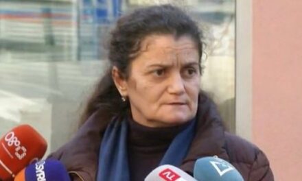 Shtyhet seanca në GJKKO për Mediun, Zamira Durda debat me gjyqtaren: Dua drejtësi, djali im 7 vjeç nuk i njihte predhat, sot nuk është më