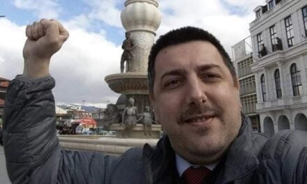 Gazetari Valon Syla reagon pas sulmit: Tre agresorët, islamik fanatikë. U plagosa në kokë dhe dorë