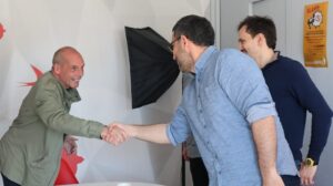 Vendoret 2023/ Ish ministri "rebel" grek mbështet Arlind Qorin dhe Lëvizjen Bashkë 1 Janis dhe Arlindi