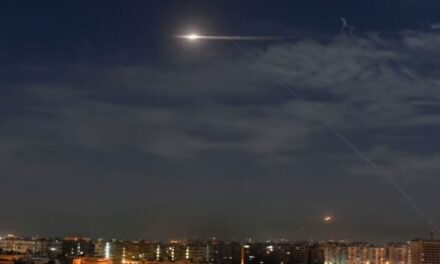 VOA/ Izraeli kundërpërgjigjet pas sulmeve me raketa nga Siria