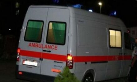 Aksident i rëndë/ Makina përplas fëmijën, transportohet me urgjencë në spitalin e Traumës