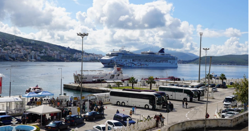 59% më shumë vizitorë se një vit më parë, mbërrin në Sarandë trageti me 2,200 turistë