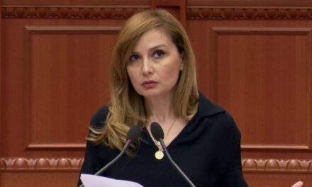 Projektligji për mediat audiovizive/ Tabaku: Ashtu siç sulmohet politika me kallash, ndodh dhe në media