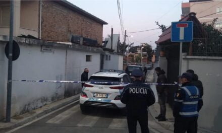 Përgjaket Tirana/  43- vjeçari  vret me armë zjarri kunatën dhe më pas veten