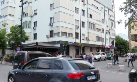 Eskorta të huaja “mbushin” Tiranën