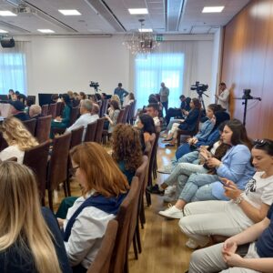 Konferenca e IX e NAPH sjell reduktimin e dëmit, nga zakonet e këqia të jetesës 3 KONFERENC salla