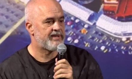 “Nuk shoh asnjë rrezik për demokracinë”, Rama në Durrës: Shqipërinë e bën vetëm PS-ja