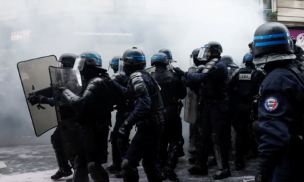 Mbi 100 policë të lënduar nga demonstratat e 1 Majit në Francë