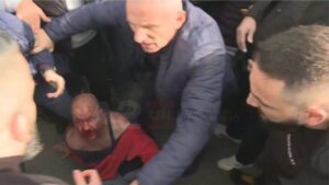personi qe goditi me grusht kryetarin e pd sali berisha a2 cnn lajme nga vendi 1 1280x720 1