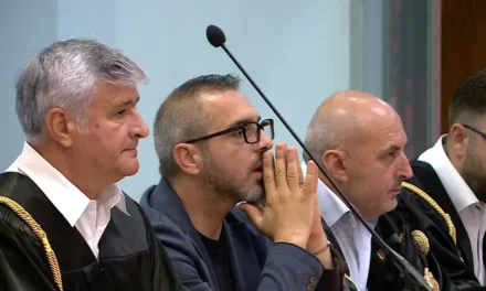 Ish-ministri i Brendshëm, Saimir Tahiri, lirohet nga burgu. Pjesën e mbetur të dënimit do ta kryejë në shtëpi