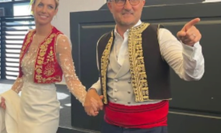 FOTOT: Me brez dhe jelek tradicional, pamje nga ceremonia e ambasadorit italian, Luigi Soreca