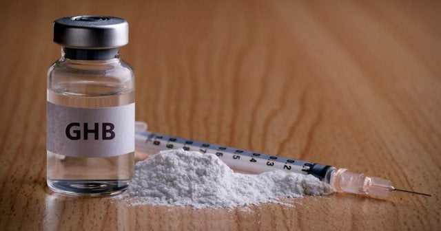 Droga “GHB” që nxit përdhunimin vjen në Dhërmi, eksperti: Përgatitet nga detergjentet e tualeteve