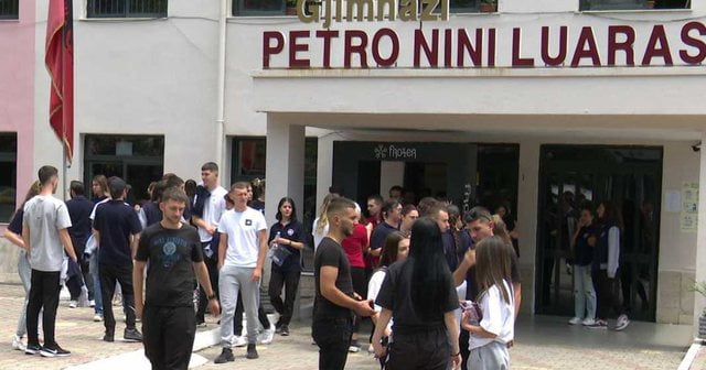 Në 5 vite, 7 mijë maturantë më pak në provime