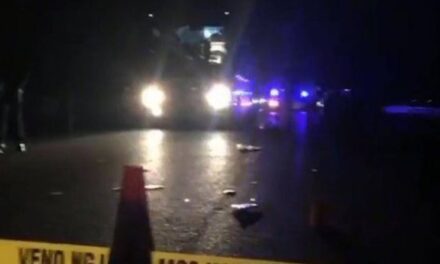 Aksident i rëndë, makina kthehet përmbys