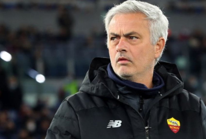 UEFA do të presë para se të marrë një vendim për veprimet e Mourinhos në finale