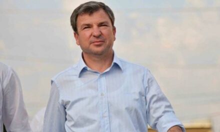 Nën akuzë për shpërdorim detyre, Vangjush Dako mbërrin në GJKKO për masën e sigurisë