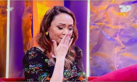 “Do të vijë një artiste që q*h*t”, gazetarja tregon gafën më të madhe që ka bërë në emision