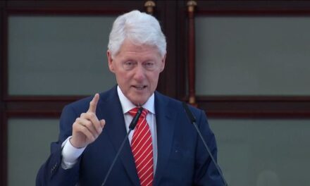 Bill Clinton: Mos nënvlerësoni fuqinë e shembullit tuaj! Shqipëria mund të jetë në anën e duhur të historisë & njerëzimit